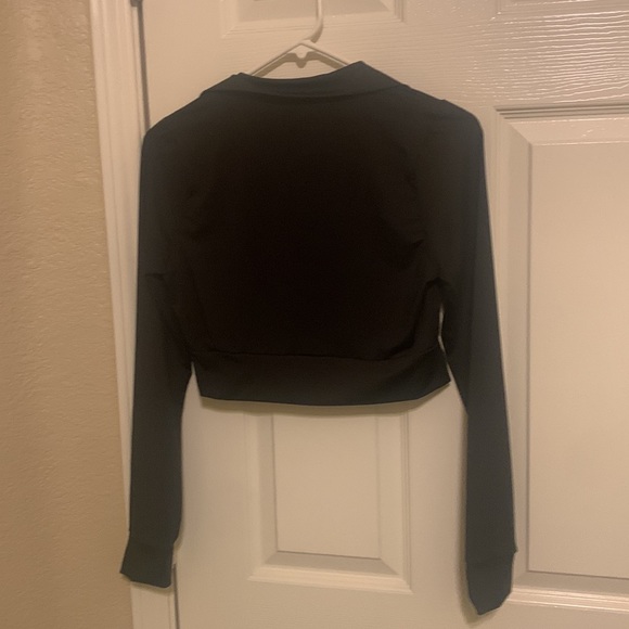 Black crop top - Picture 4 of 4